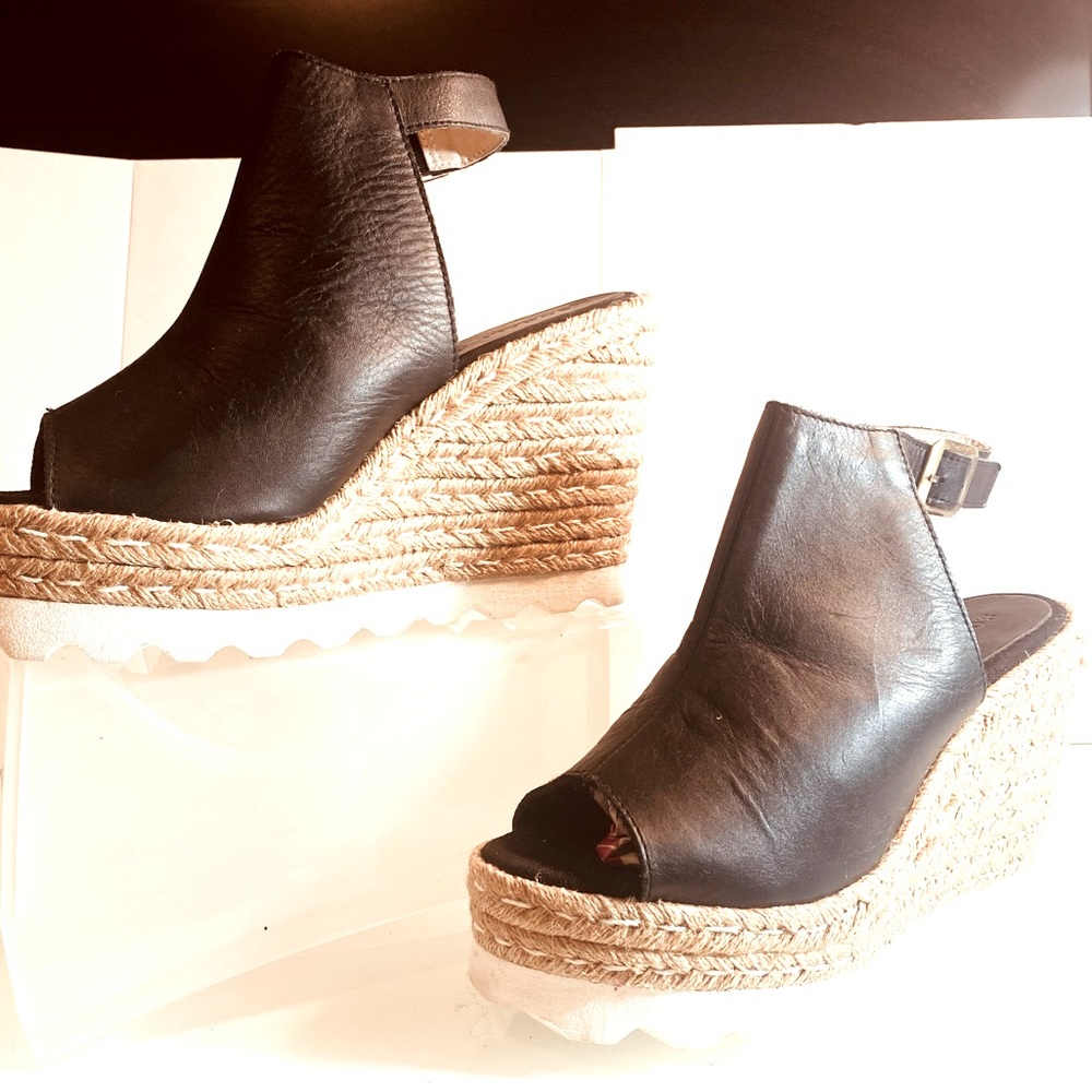 S.O.N.ALL Black Sz8.5 Strap Buckle high heel wedge sandals